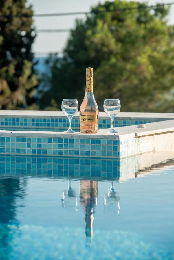 Costamare - Enjoy Lazy Days On The Private Pool-jacuzzi *