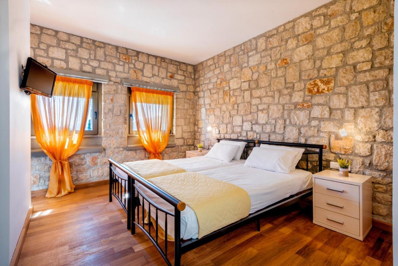 Costamare - Enjoy Lazy Days On The Private Pool-jacuzzi Villa