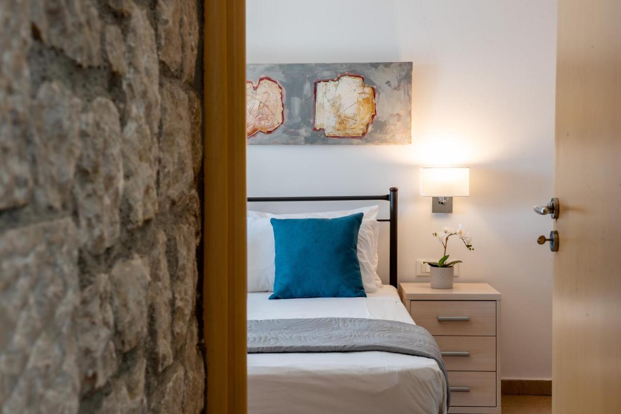 Costamare - Enjoy Lazy Days On The Private Pool-jacuzzi Villa *