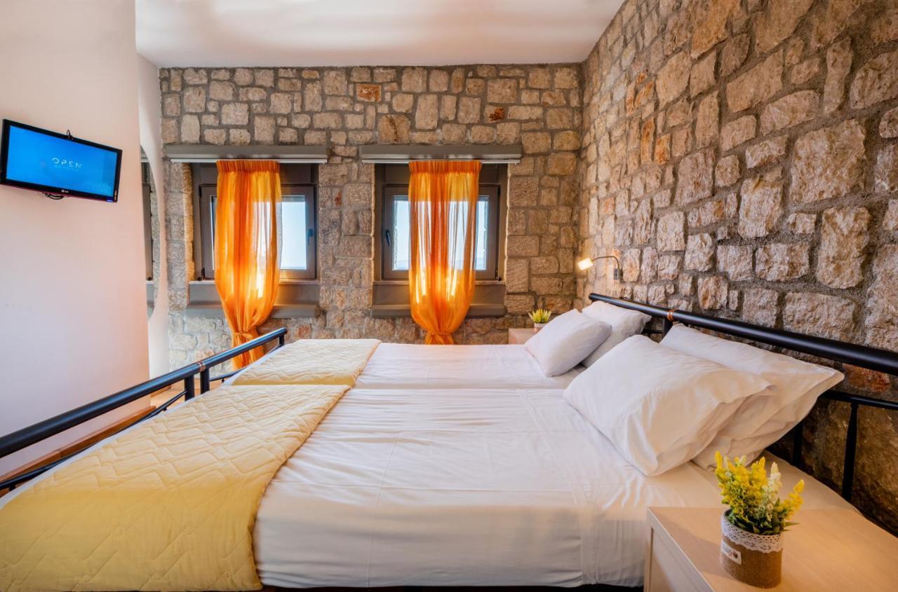Costamare - Enjoy Lazy Days On The Private Pool-jacuzzi Villa *