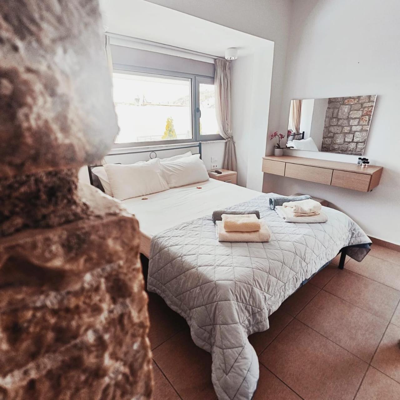 Villa Costamare - Enjoy Lazy Days On The Private Pool-jacuzzi *