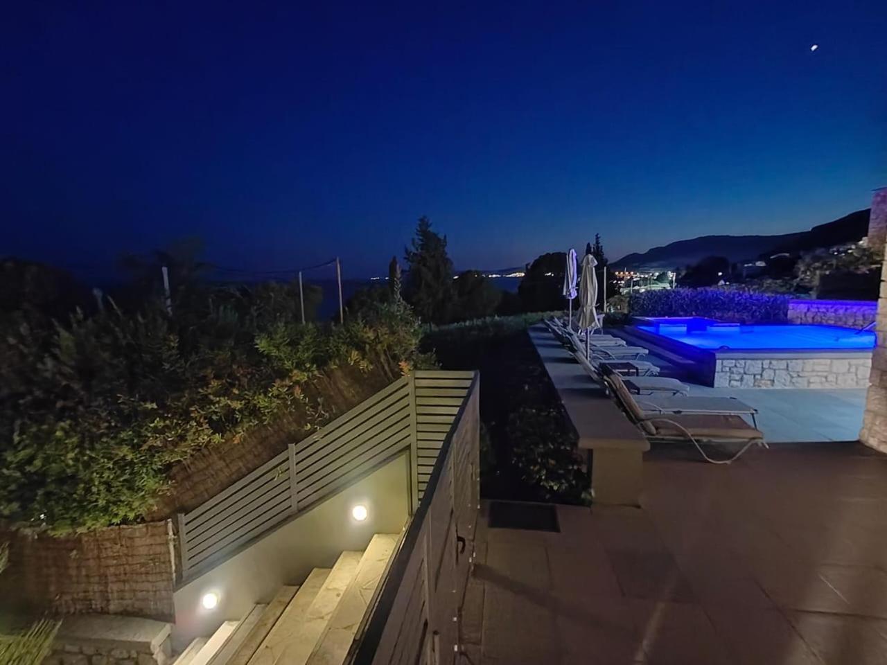 Costamare - Enjoy Lazy Days On The Private Pool-jacuzzi Villa *