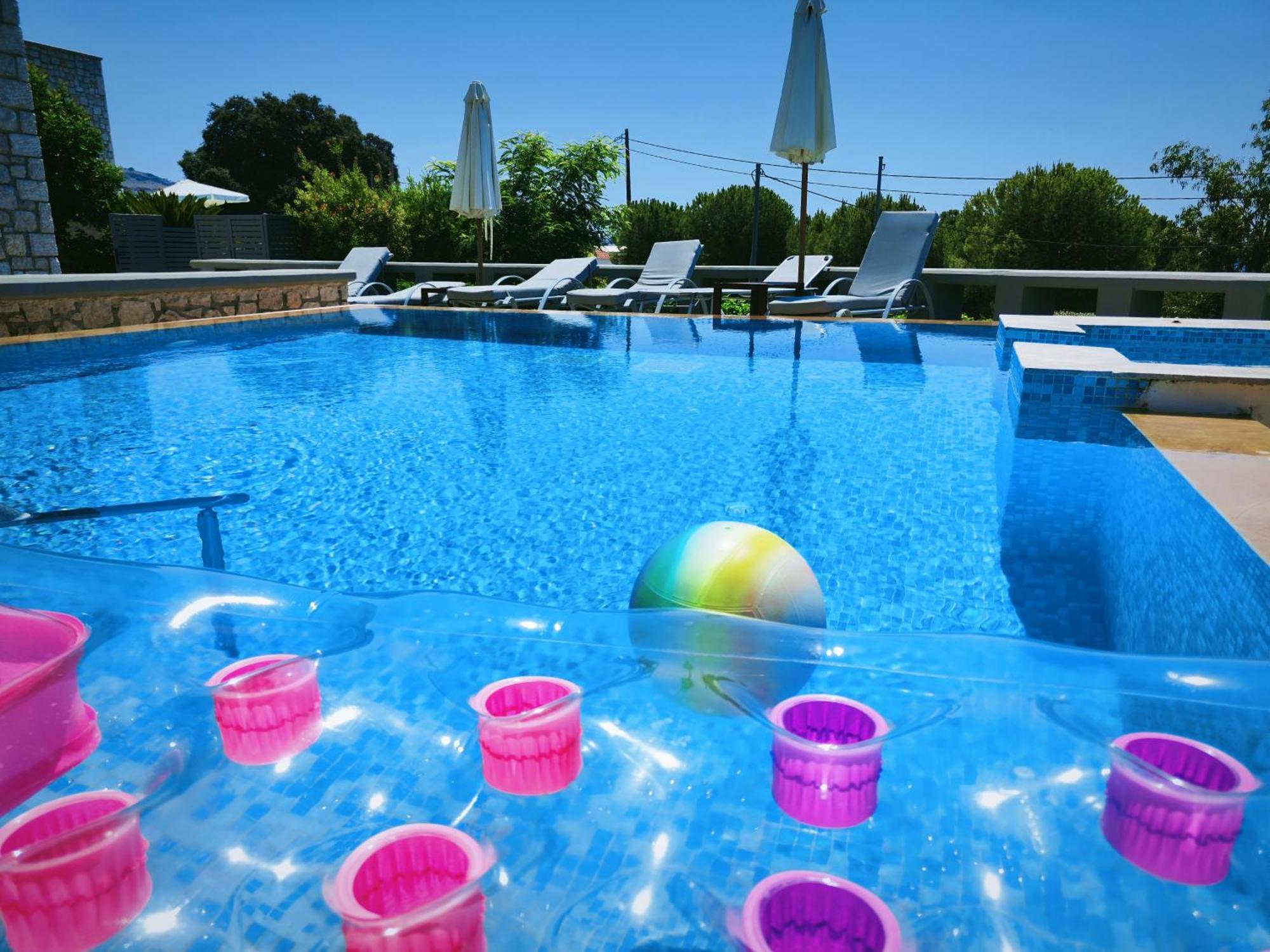 Costamare - Enjoy Lazy Days On The Private Pool-jacuzzi *